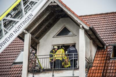 Wolfschlugen: Gegenstaende brannten auf Balkon